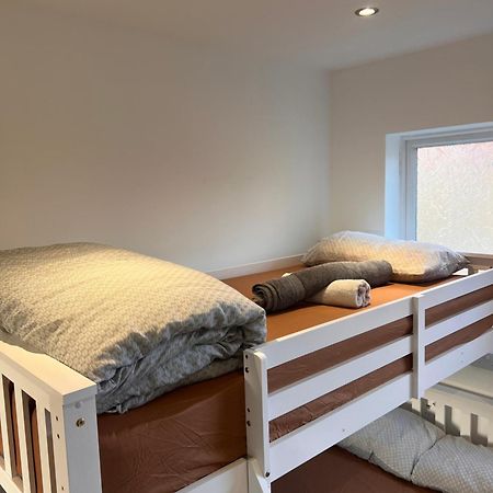 1 Bedroom & Bathroom Dorney Εξωτερικό φωτογραφία