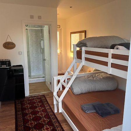1 Bedroom & Bathroom Dorney Εξωτερικό φωτογραφία
