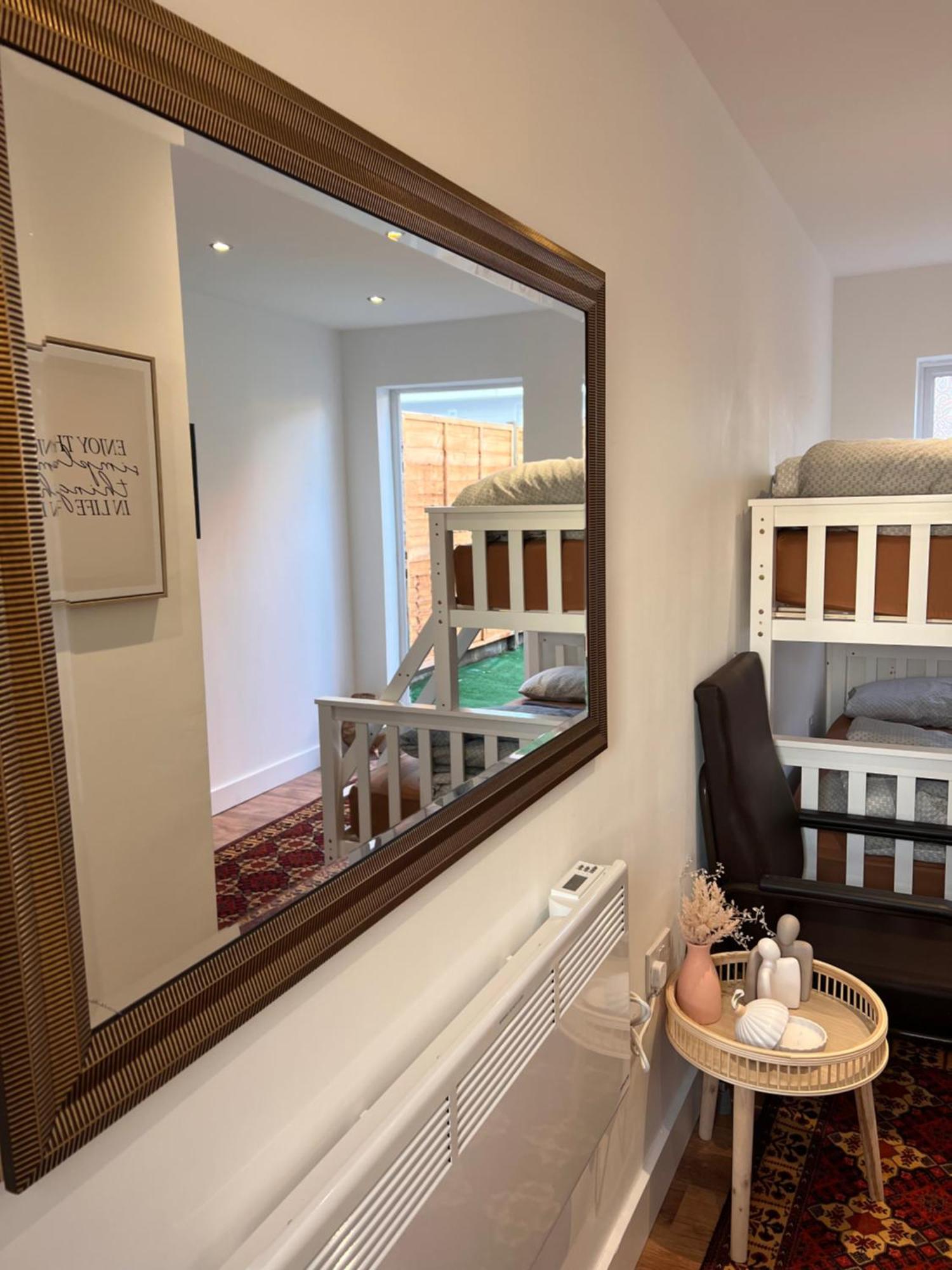 1 Bedroom & Bathroom Dorney Εξωτερικό φωτογραφία