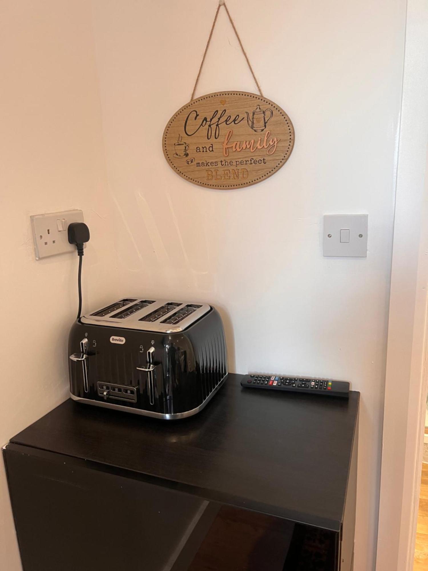 1 Bedroom & Bathroom Dorney Εξωτερικό φωτογραφία