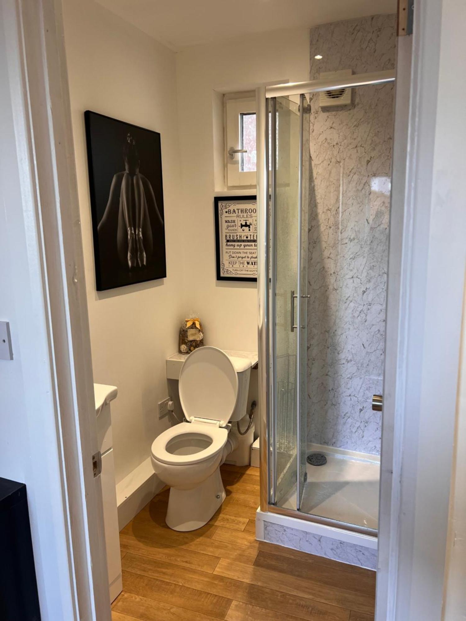 1 Bedroom & Bathroom Dorney Εξωτερικό φωτογραφία