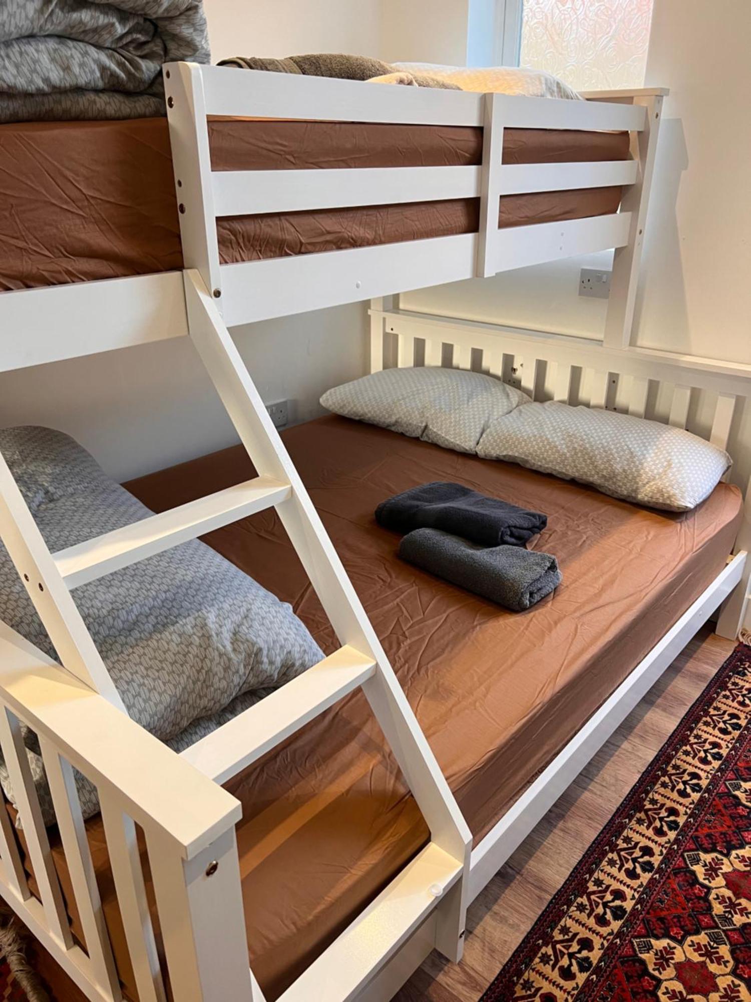 1 Bedroom & Bathroom Dorney Εξωτερικό φωτογραφία