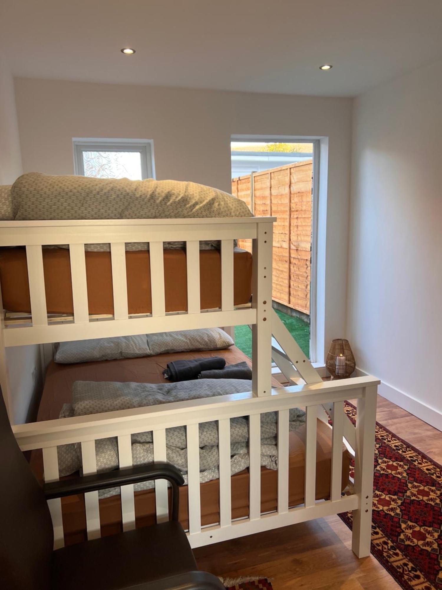 1 Bedroom & Bathroom Dorney Εξωτερικό φωτογραφία