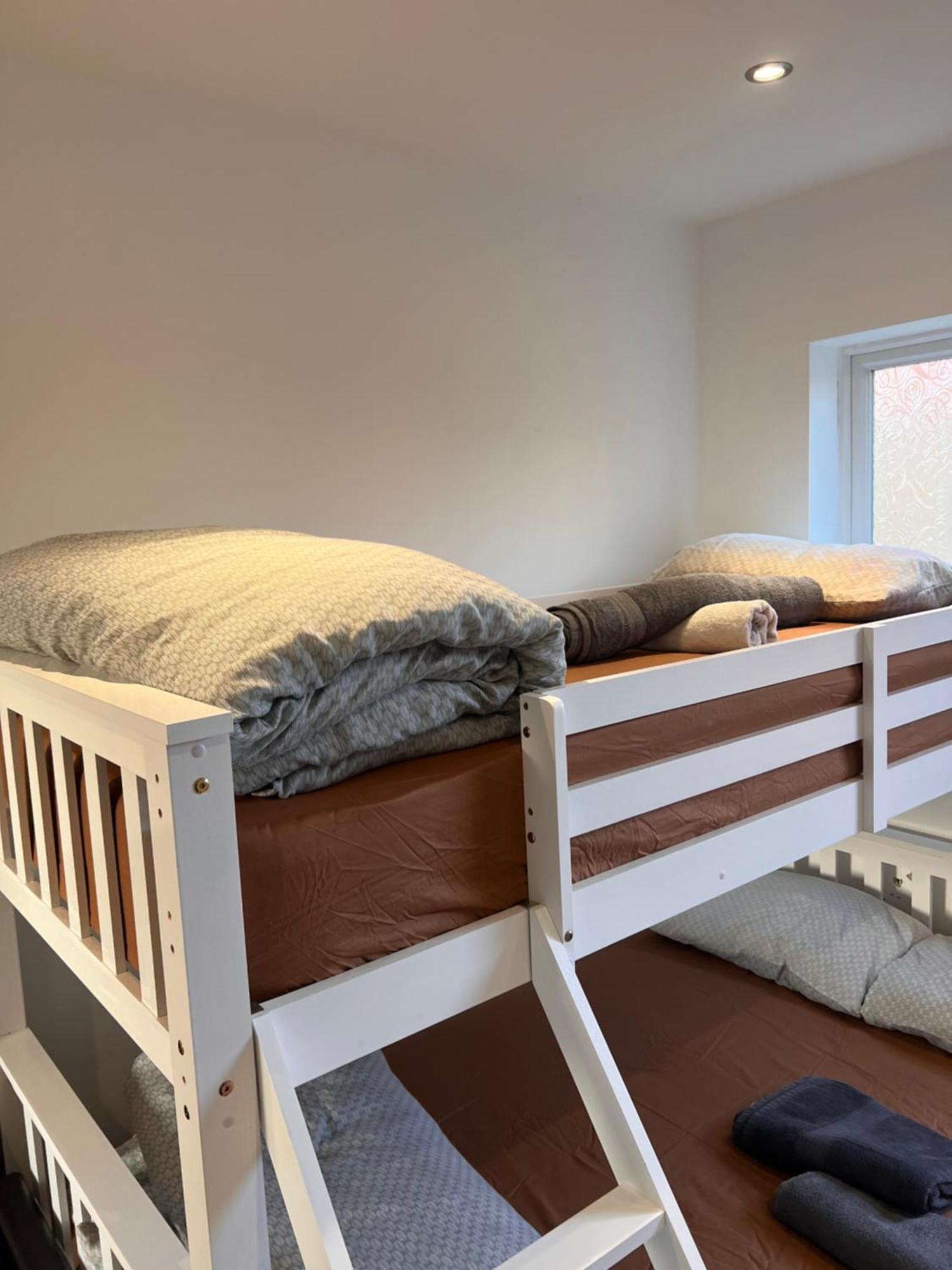1 Bedroom & Bathroom Dorney Εξωτερικό φωτογραφία